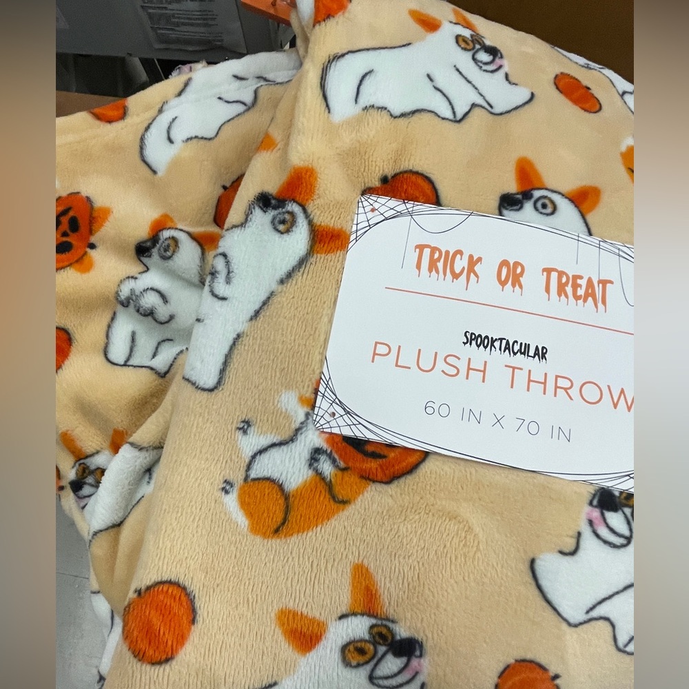 Halloween Ghost Corgi Dogs in Costumes Orange Fall Plush Throw Blanket NWT